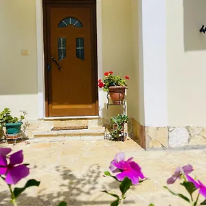 Miranda's & Sarandë